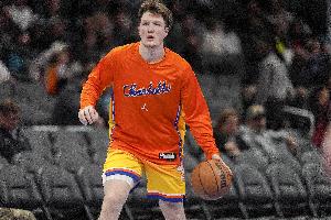 克尼佩尔本赛季27次单场20+领跑本届新秀 弗拉格24次排名第二