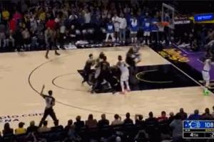 转瞬即逝的机会！东契奇发球出其不意 老詹心领神会空切暴扣反超