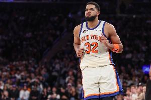 攻防高效！唐斯上半场4投全中 全面揽下11分5板2助2帽