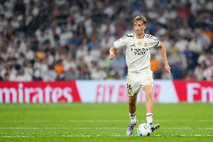 足球报评赫伊森辱华事件：反种族歧视，皇马的“双标危机”