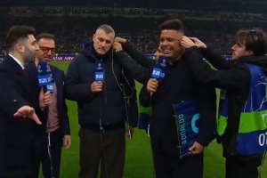 曼城旧将理查兹演播室大喊“大罗我爱你”，大罗因耳机问题没听到