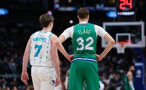 最佳新秀之争！解说：弗拉格再不复出就要被克尼佩尔拉开差距了