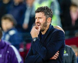 救火9场7胜2平&队史开局第三！曼联该不该让这样的卡里克转正？