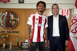 记者：国安曾100万欧报价切塞，但遭到安塔利亚体育拒绝