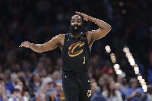 助队赛季首胜尼克斯！哈登32分钟18中8&0罚 轻砍20分4助&正负值+8