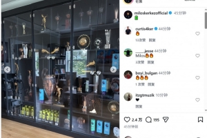 凯尔凯兹社媒晒萨拉赫荣誉柜，各种奖杯摆得满满当当