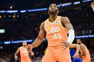 米切尔：我们更衣室内充满信念 即使今天手感不佳我们也正确应对