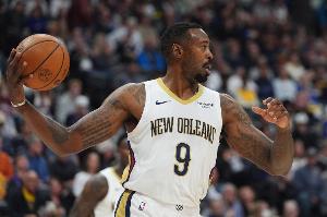 37岁小乔丹将13号秀奎因挤到替补席 半场2分7板2助2帽 正负值+12