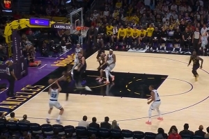 DPOY！斯玛特精准预判对手传球线路 积极扑防造成对手失误