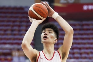 媒体人：余嘉豪已抵达日本冲绳 与男篮国家队完成会合