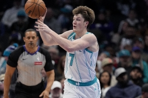 克尼佩尔连续39场得分上双！升至队史新秀球员第二长连续上双纪录