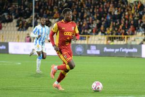 记者：米兰外租小将A·西塞右大腿内收肌腱断裂，预计缺阵约4个月