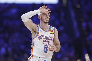 得分也很行！卡鲁索半场7中5贡献14分 三分3中2&第二节单节9分