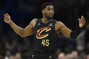 得分基本盘！米切尔半场出战16分钟 10中4拿到15分4助2断