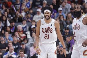 有点太轻松了！贾勒特·阿伦8中7得到19分10板1助1断1帽 罚球7中5