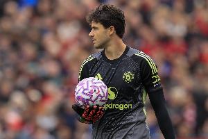 内维尔：曼联门将拉门斯显得非常冷静且出色，他看起来前途无量