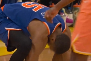 低级失误！大桥接球不稳脱手出界 自己抱头懊恼