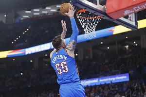 华莱士：哈滕的挡拆非常棒 这让我有机会摆脱对手内线冲击篮下