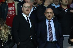 记者：曼联商业收入下降，目前仍无训练场地和训练装备赞助商