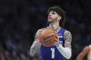 轻轻松松！三球16中6拿到16分3板7助1断 正负值+31最高