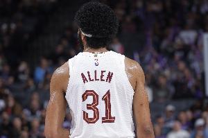 没准星！骑士一回合拼下3个前场篮板 但还是没能完成终结