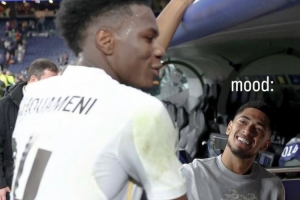 眼神颇似小迷弟，贝林厄姆社媒晒与琼阿梅尼合影，配文：MVP!