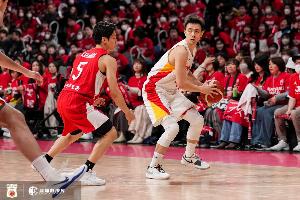 下半场投开了！中国男篮全场三分球26中9 上半场仅11中2