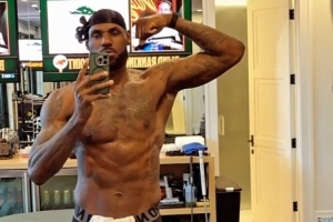 老骥伏枥！詹姆斯晒早起健身训练自拍：心怀感恩，幸福满满