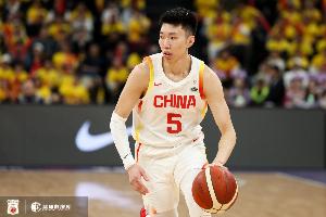 为数不多的亮点！廖三宁多次突破止血 半场7中4拿下8分2助1断！