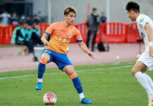 博主：山东泰山中场阿卜杜肉苏力正式加盟河南队