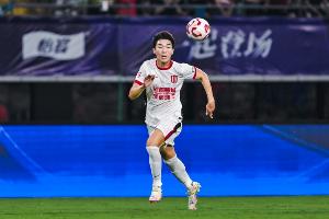 直播吧：30岁蓉城中卫元敏诚将加盟辽宁铁人，签约三年