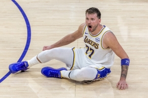 解说：东契奇没有担当让人非常失望 他还远远不是联盟的门面