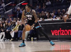 攻防都很猛！GG·杰克逊半场8中5拿到14分 抢2前场板&另有1断2帽