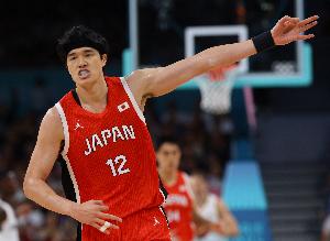 确实太强了！渡边雄太上半场7中5得11分2板1断 三分2中1