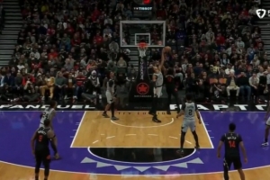 有人作弊！文班亚马纯站帽博伊尔斯 这一丁点都没跳啊