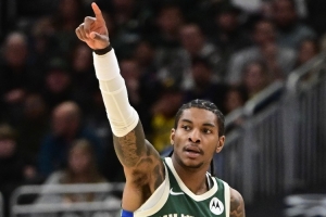 防守建功！小凯文·波特半场8投4中得到8分4板1助4断