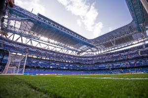 西媒：本菲卡球迷和警方在伯纳乌附近发生冲突，部分人需医疗救助