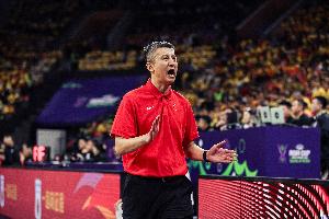 媒体人：中国男篮顶着哨声把亚洲杯的节奏打回来了 够硬够燃