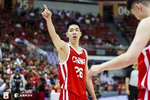 媒体人：朱俊龙对渡边雄太的限制很到位 胡金秋压制日本归化内线