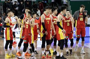 中国男篮客战日本！解说：做好对抗准备 布防重点球员 敢于突击