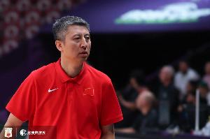 媒体人：中国男篮别想着一下打穿日本队的防守 突进去没机会要传