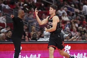 乌度卡谈三分出手少：挡拆进攻中有很多选择 有机会就果断出手