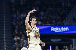 替补火力点！波斯特半场6中3拿下10分2板1断1帽