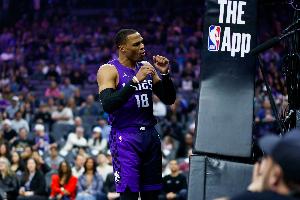 打老队友就来劲！威少19中10&三分7中1砍下22+5+3 首节17分