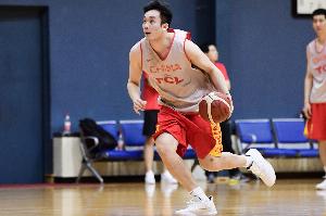 也曾是男篮一份子！丁彦雨航赛后发博：中国篮球加油