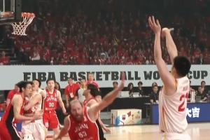 苦苦支撑！胡金秋首节6分钟2中2拿到4分 正负值-6