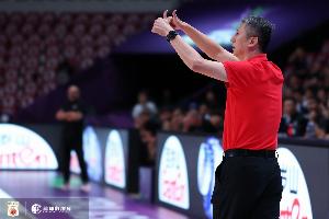 媒体人：上半场中国队太紧可理解&因不能输 黑哨无法阻挡我们胜利