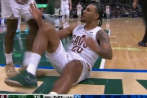 来势汹汹！泰森抢断一条龙不减速迎着防守飞身打成2+1