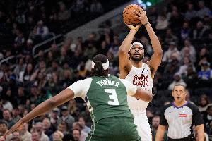 绝平出手超时！贾勒特·阿伦15中10 空砍全场最高27分外加11板2断