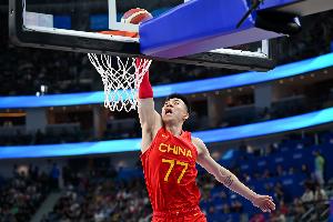 攻不进&防守一直被针对！张镇麟半场3中0&所有数据吞零 正负值-10